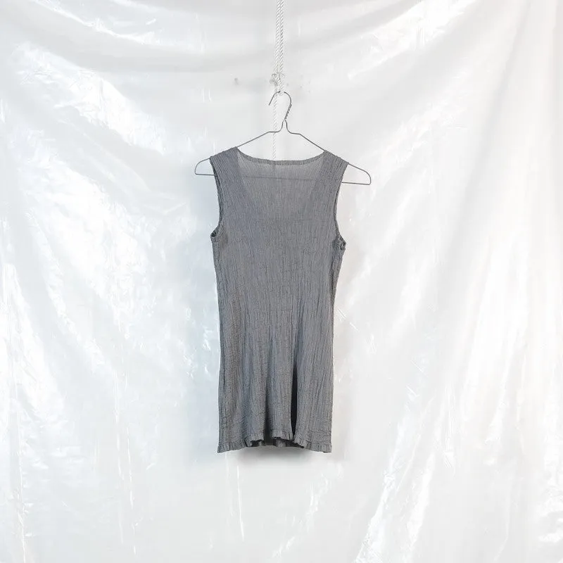 adjustable sleeveless blouse