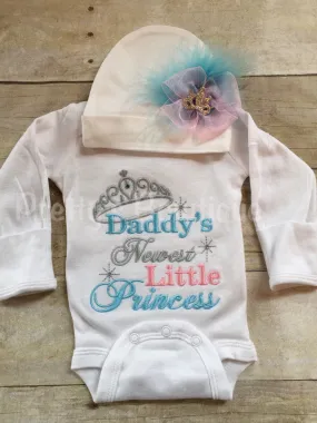 Baby Girl Coming Home Outfit -- Daddy's newest princess -- The Princess Has Arrived Embroidery Design Bodysuit & Hat Set -- Little sister