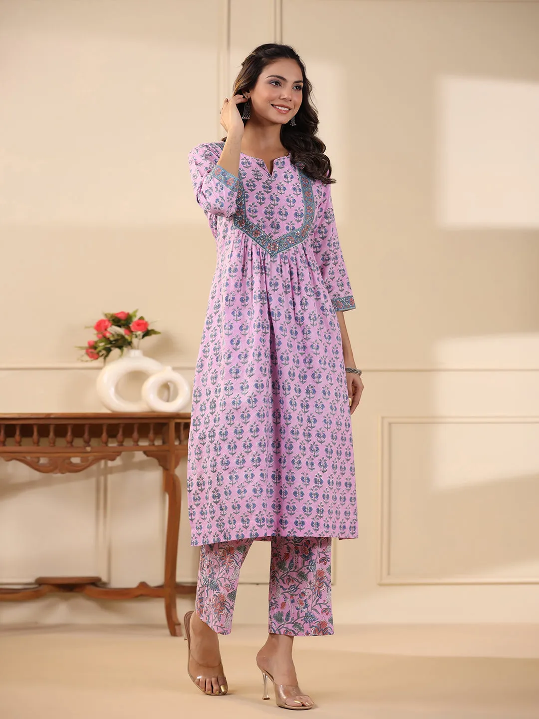 Sadabahaar Lavender Butti Handblock Printed Cotton Kurta Pant