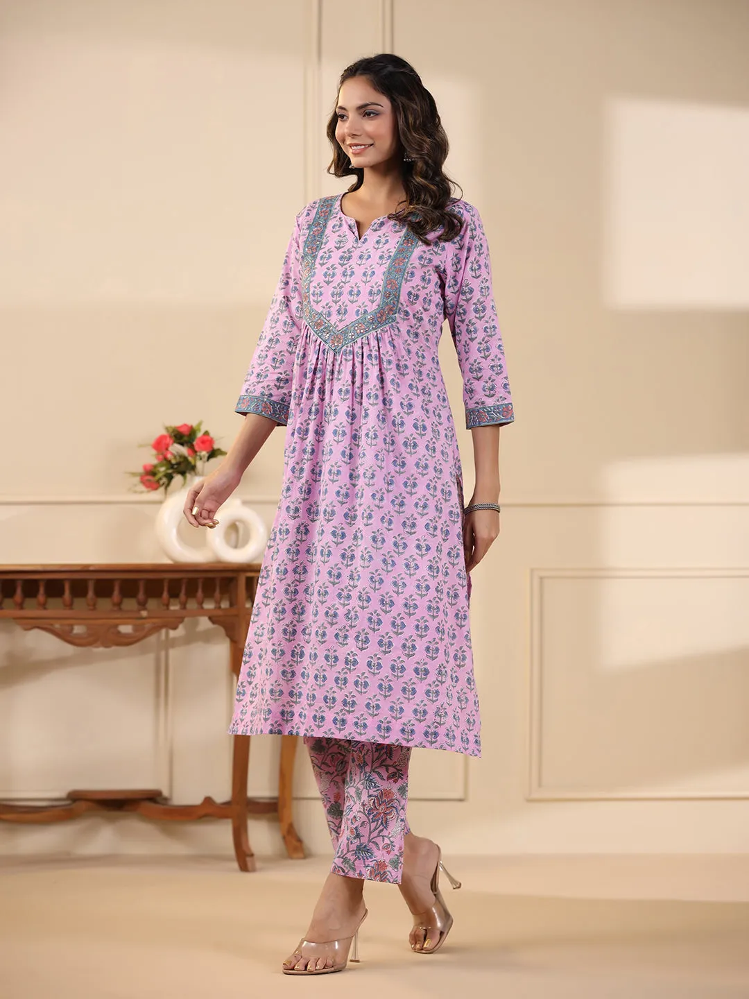 Sadabahaar Lavender Butti Handblock Printed Cotton Kurta Pant